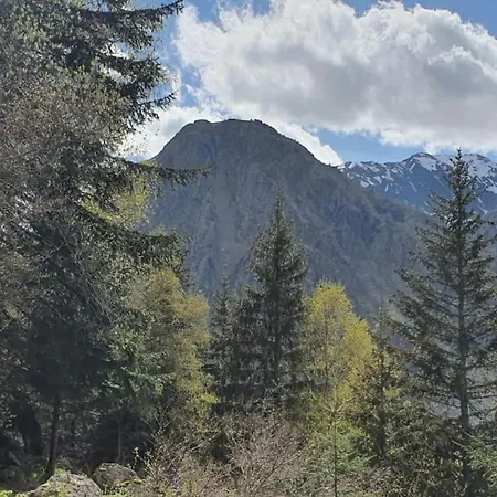 6b Dans Les Pyrenees Proche D'andorre Chalet