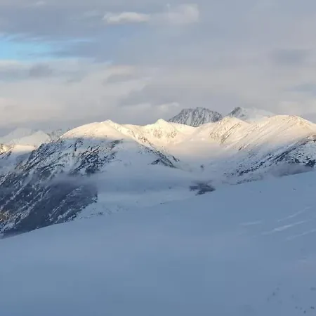 6b Dans Les Pyrenees Proche D'andorre Chalet